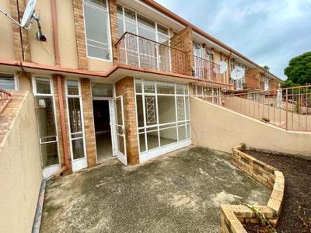 lovely 3 bedroom, 1 bathroom townhou.