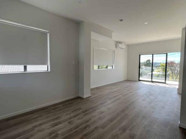 Lovely 3 Bedroom, 2 Bathroom Townhouse is Now Available to Rent
