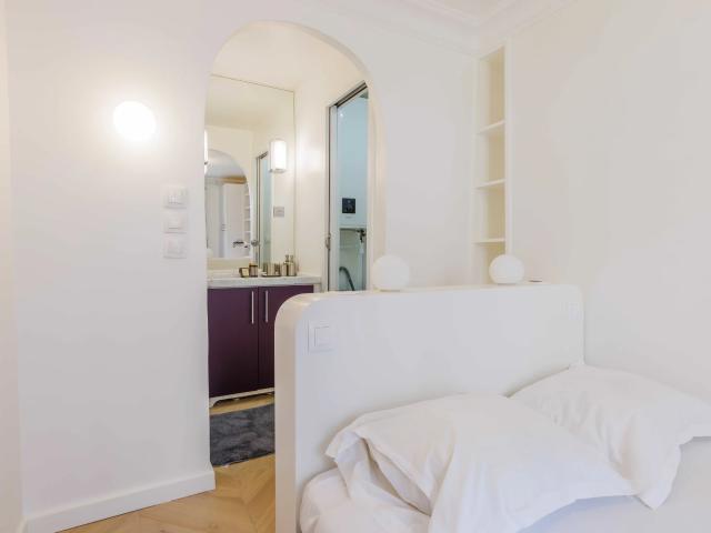 Lovely 28m² apartment located in the 8th arrondissement of Paris, close to tourist landmarks and transportation options