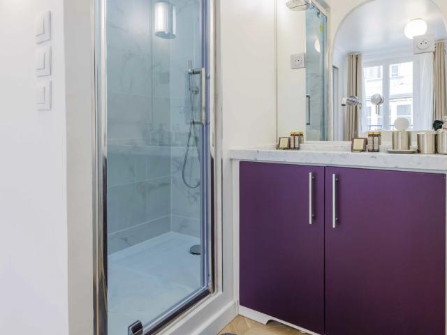 Lovely 28m² apartment located in the 8th arrondissement of Paris, close to tourist landmarks and transportation options Paris Amsterdam Apartments for Rent
