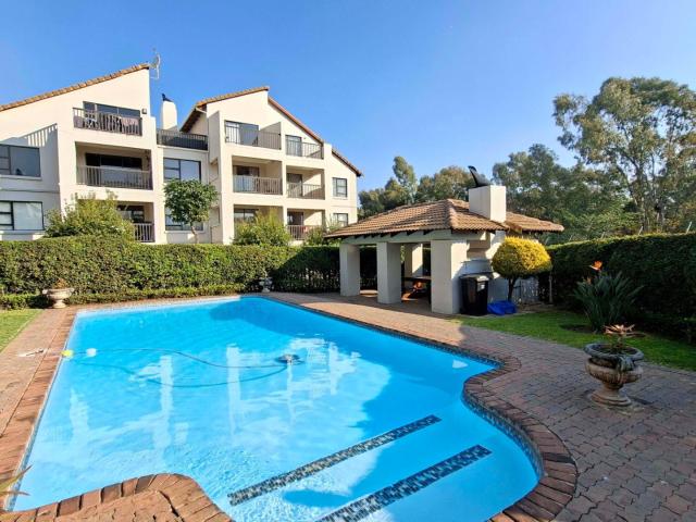 Lovely 2 bedroom, 2 bathroom, middle floor apartment available in Sunninghill