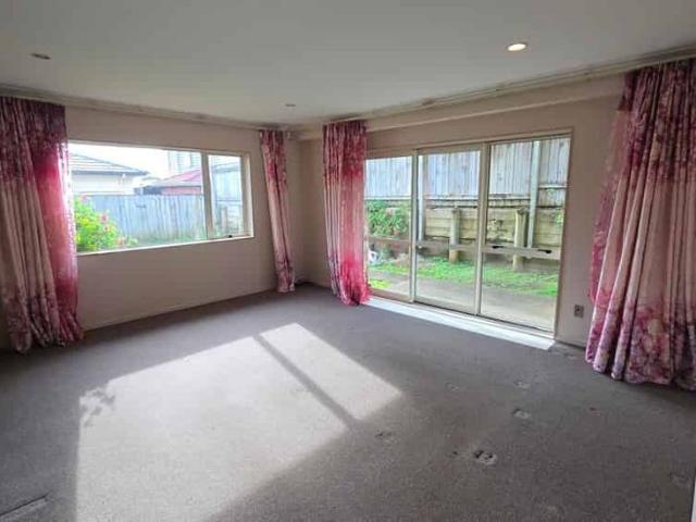 Lovely 4 Bedroom 2 Bathroom Home in Henderson