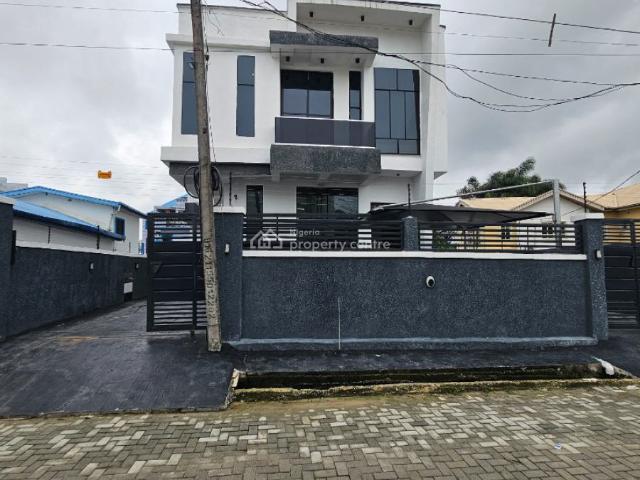 Lovely 5 Bedroom Fully Detached Duplex