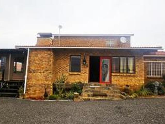 lovely 5 bedroom family home with da.
