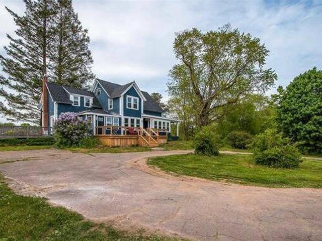 Lovely Country Home Perfect for a Hobby Farm