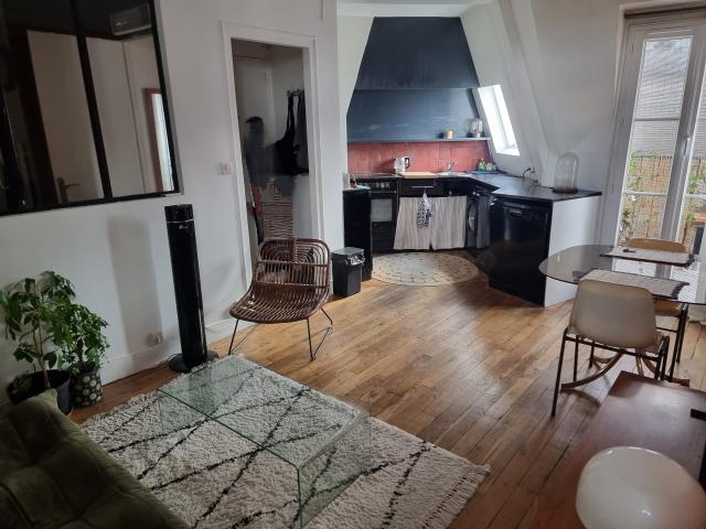 Lovely & charming flat typically Parisian Balcony
