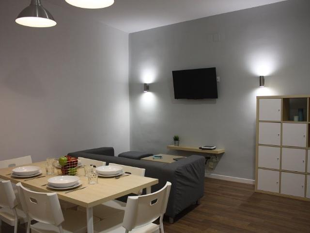 Lovely double room in Valencia Street