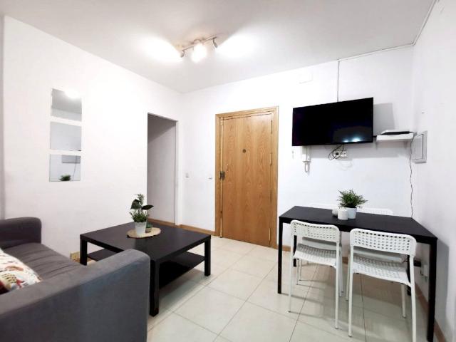 Lovely double room in Velázquez Street