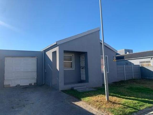 lovely free standing 3 bedroom home.