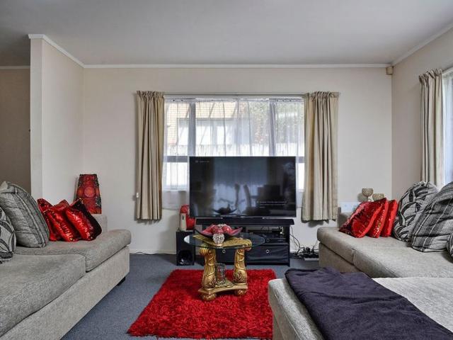 Lovely Large Home in Mt Roskill