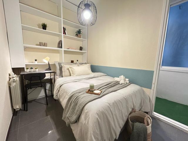 Lovely single bedroom with ensuite bathroom in Sarrià Sant Gervasi