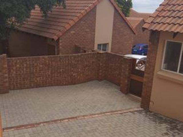 lovely, spacious ground floor unit t.