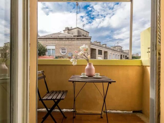 Lovely Studio for 2 w/Balcony near Duomo