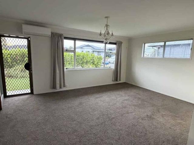 Lovely Sunny 2 Bedroom Unit – Easy Walk to Town