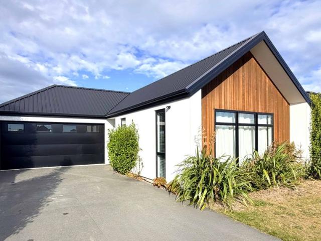 LOVELY PROPERTY IN SOUGHT AFTER FARINGDON