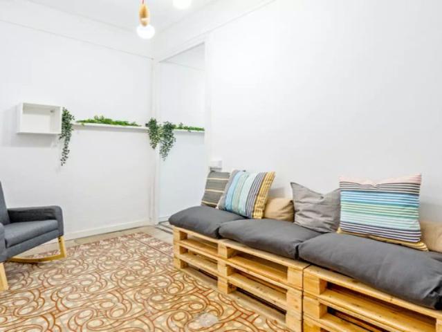 Lovely room with double bed for rent in Eixample
