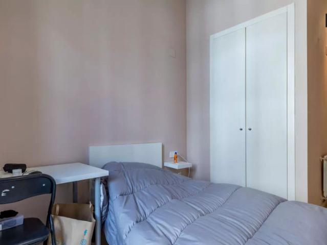 Lovely room for rent in bright 3 bedroom apartment, L'Eixample
