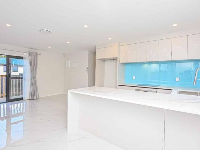 Lovely Renovated Family Home Pakuranga