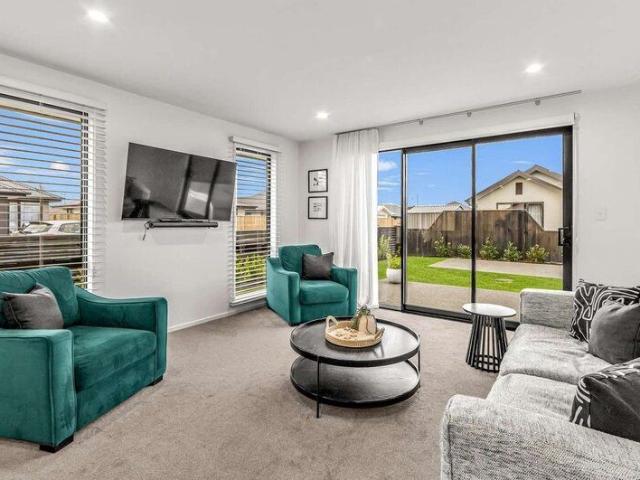 Lovely three bedroom home in Pegasus!
