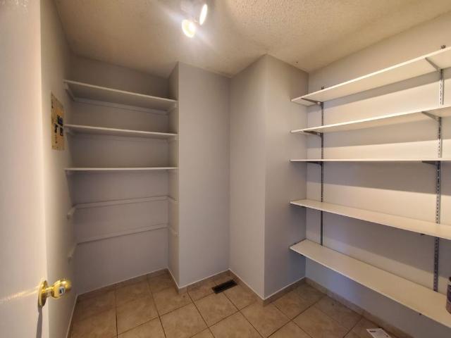 Lovley 3 Bedroom Duplex Located in Sylvan Lake!