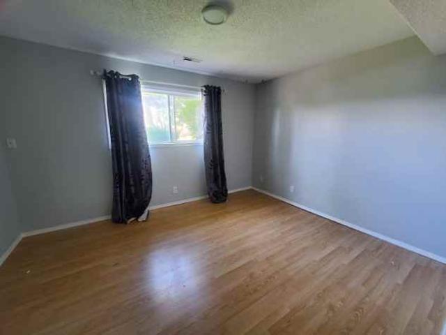 Lovley 3 Bedroom Duplex Located in Sylvan Lake! 3 Bedroom Apartment for Rent at 51 Westview Dr, Sylvan Lake, AB T4S 1J1