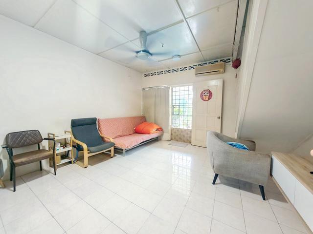 Low Cost 2 Storey House Serdang Jaya Fully Extented Kitchen for Sale