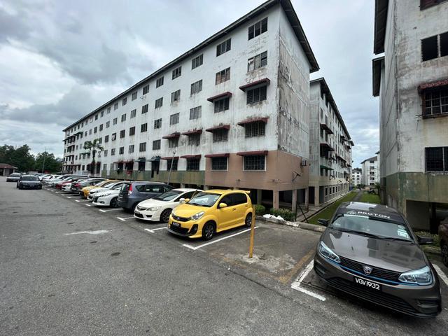 Low Cost Apartment Kenanga Bukit Beruntung Rawang First Floor