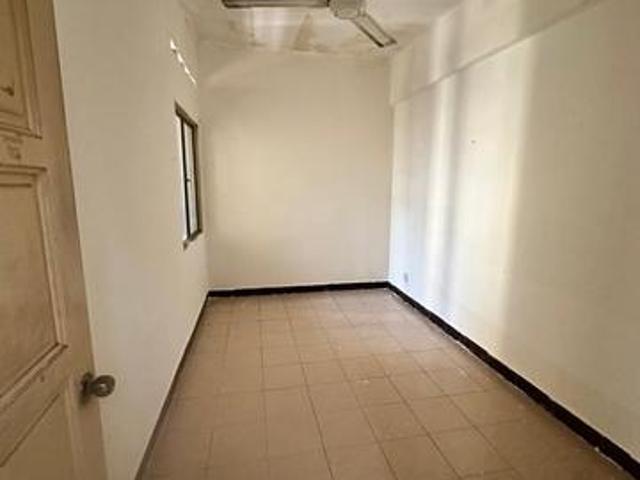 Low cost flat at Goodyear Court 9 for Sale in USJ 14