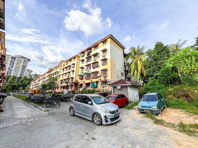 Low CostRenovated CORNER LOT Apartment Idaman Damansara Damai