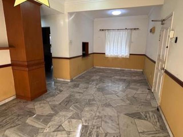 Low Dense Mutiara Court 1 Greenlane w 2 Carparks Renovated Unit