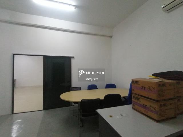 Low density 4 unit per floor. Spacious layout. Peaceful environment
