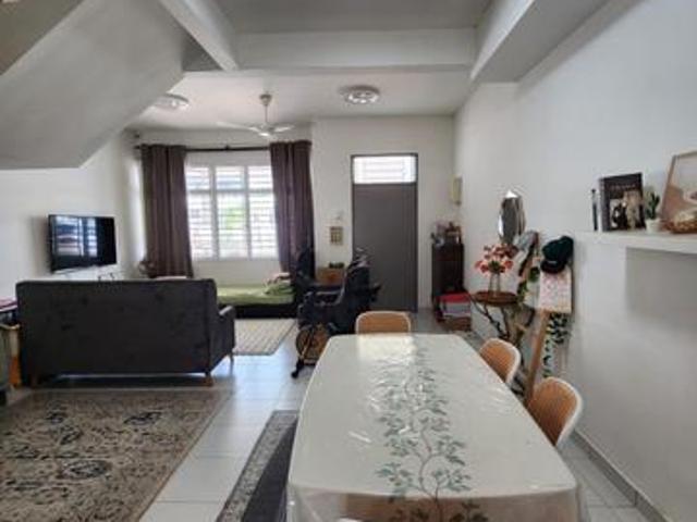 Low Depo Tropez Near Ciq Danga Bay Tune Hotel