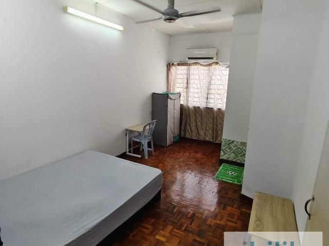 Low Deposit Fully Furnish Middle Room with Air Con️Kota Damansara, Petaling Jaya【MRT】Kota Damansara Just Nearby