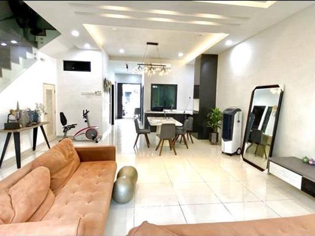 LOW DEPOSIT FURNISHED RENOVATED 2 Storey OnePark Semenyih Idaman