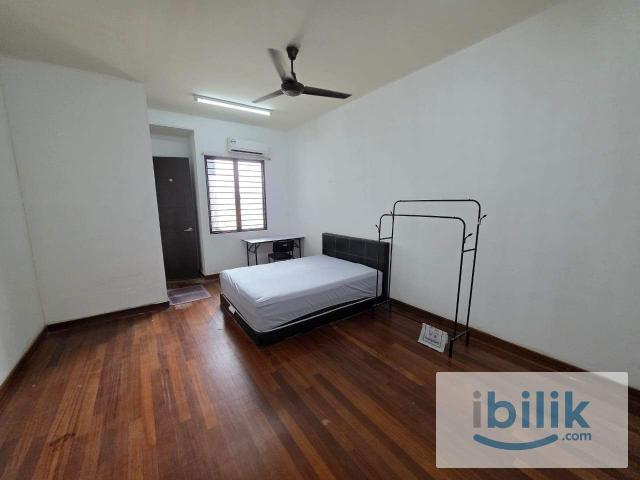 LOW DEPOSIT ‼️Master Room with Attached Bathroom at Alam Impian