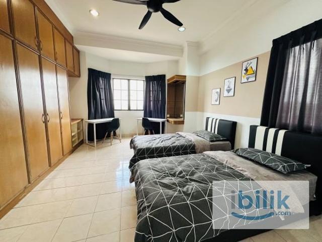 Low Deposit, Master Room Evergreen Park Scot Pine