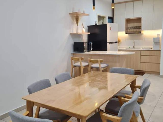 Low Deposit Middle Room I Cozy ID Design I 5 Mins To MRT