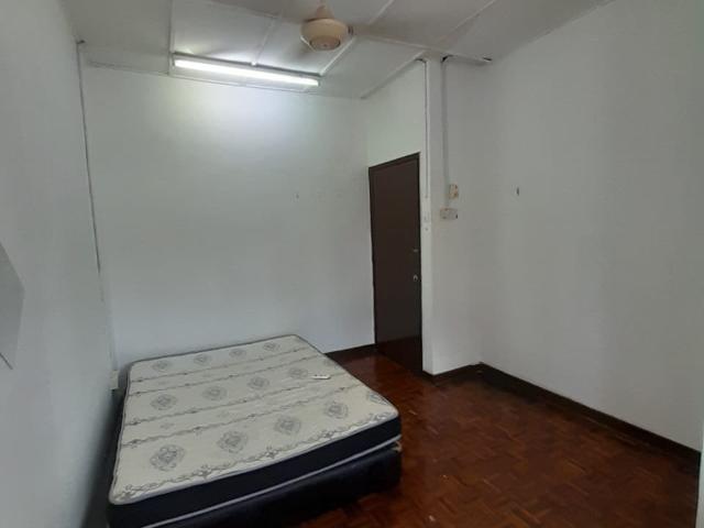Low Deposit ❗❗❗❗ Private room with window/ Without window near to LRT /MRT / Bus Station For Rent In Klang Valley