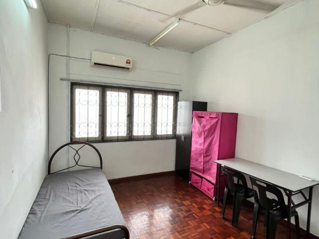 ‼️LOW DEPOSIT‼️SEKSYEN 19 PETALING JAYA MIDDLE ROOM FOR RENTNEAR TO 3 TWO SQUARE AND UNIVERSITI MALAYA