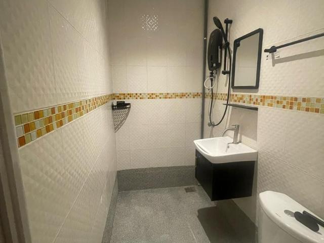 Low Deposit Single Room at Damansara Kim, Damansara Utama