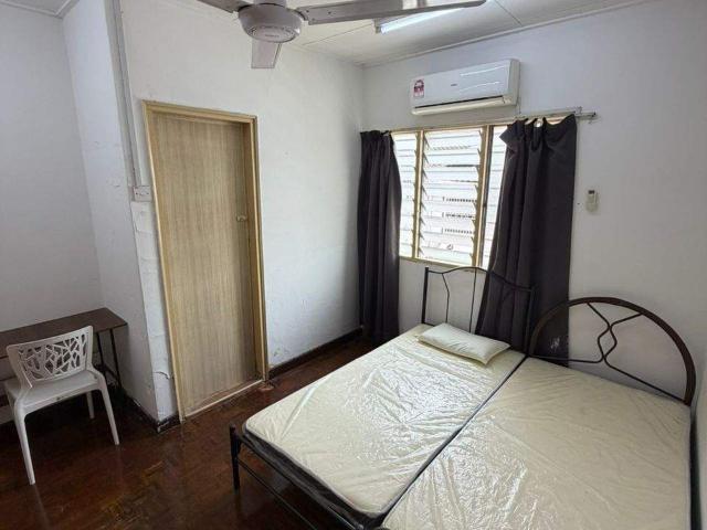 LOW DEPOSIT‼️SS22 Damansara Jaya Aircond Middle Room For RentNearby Atria Shopping Gallery