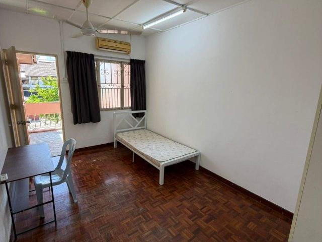 Low deposit‼️ss2 petaling jaya middle room for rentprivate balcony