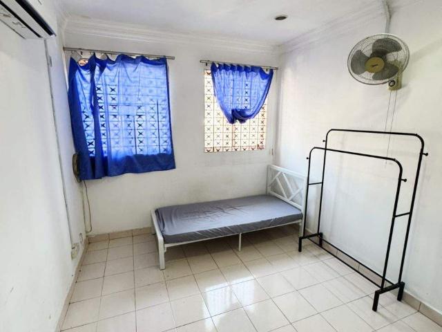 Low DepositMiddle Room With Air Con For RentTaman Fadason, Kuala LumpurNear To AEON Metro Prima