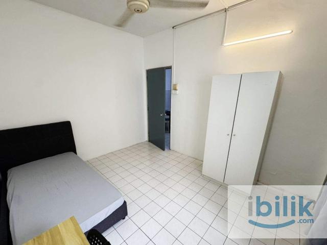 LOW DEPOSITBANDAR UTAMA PETALING JAYA MIDDLE AIRCOND ROOM FOR RENTNEARBY CENTRE POINT,MING TIEN FOOD COURT,NKVE