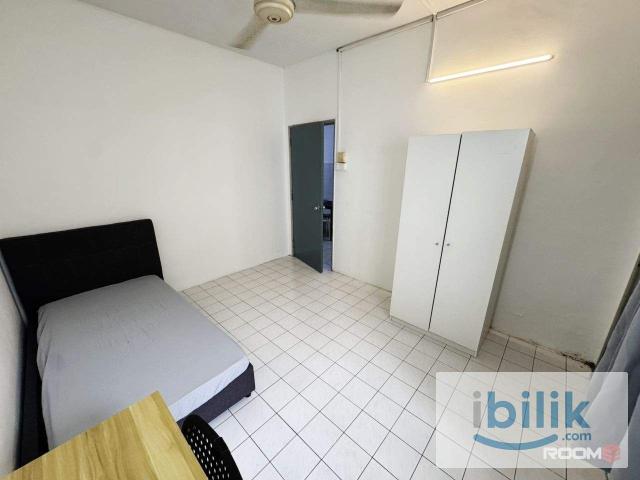 LOW DEPOSITBANDAR UTAMA PETALING JAYA MIDDLE AIRCOND ROOM FOR RENTNEARBY CENTRE POINT,MING TIEN FOOD COURT,NKVE
