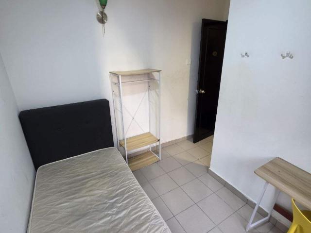 Low DepositHotel Newton Seksyen U6 Shah Alam Room Rent with BathroomLocation NearbyPusat Perdagangan Subang Permai
