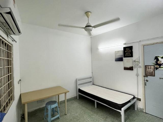 LOW DEPOSITSEKSYEN 14 PETALING JAYA MASTER ROOM FOR RENT NEAR TO ASIA JAYA LRT, BAC COLLEGE, JAYA SHOPPING CENTR