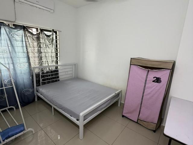 LOW DEPOSITSETIA ALAM KLANG COUPLE MIDDLE ROOM FOR RENTNEARBY SETIA CITY MALL,TOP GLOVE, NIH, NKVE