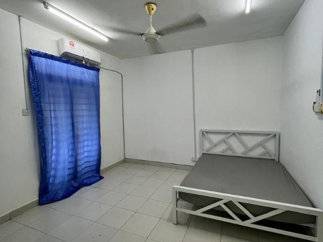 LOW DEPOSITSETIA ALAM KLANG SPACIOUS MASTER ROOM FOR RENTNEARBY SETIA CITY MALL, TAIPAN, KOSSAN, NIH