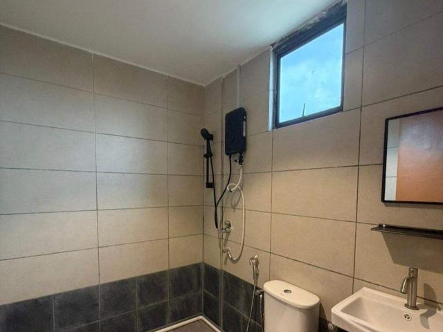 Low depositss21 damansara uptown spacious queenbed middle room fo rentwalking to uptown, the starling mall